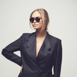 Christopher Cloos Larvotto – Noire